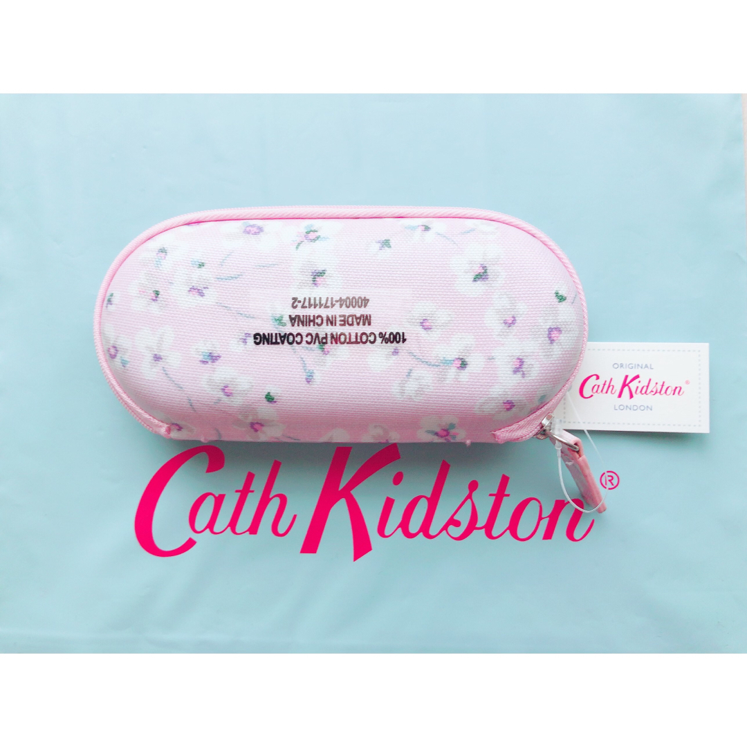 Cath Kidston(キャスキッドソン)の【新品未使用】キャスキッドソン ジップ 眼鏡ケース 花柄 メガネ拭き付き レディースのファッション小物(サングラス/メガネ)の商品写真