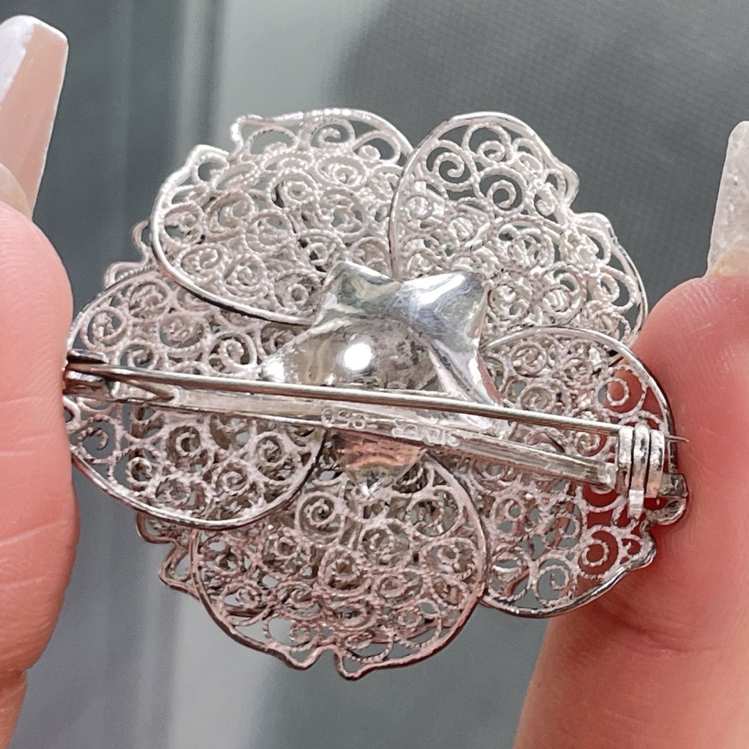 【silver950】お花 真珠 ブローチ レディースのアクセサリー(ブローチ/コサージュ)の商品写真