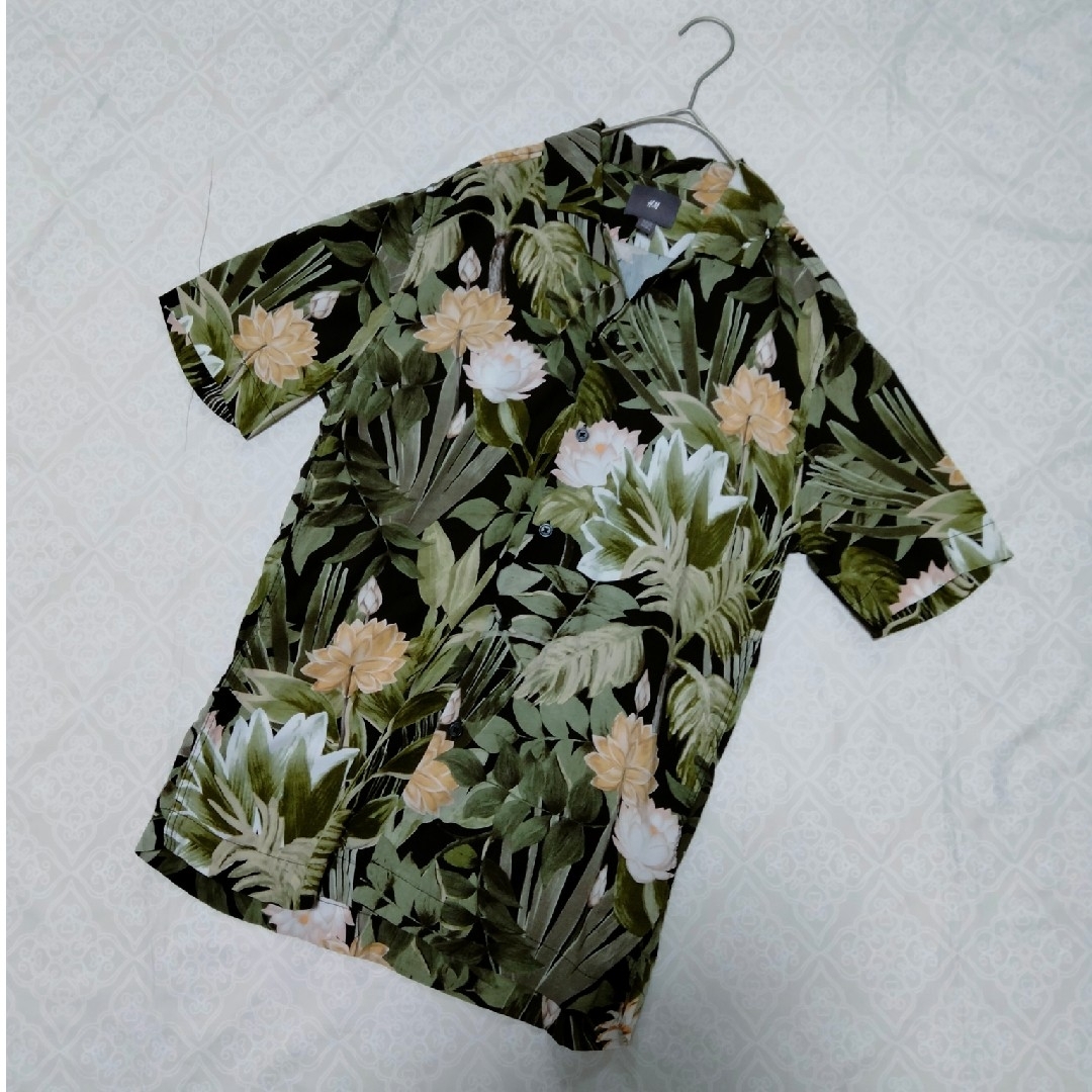 【H＆Ｍ】メンズ　アロハシャツ 花柄　連 ボタニカル　半袖シャツ　S メンズのトップス(Tシャツ/カットソー(半袖/袖なし))の商品写真