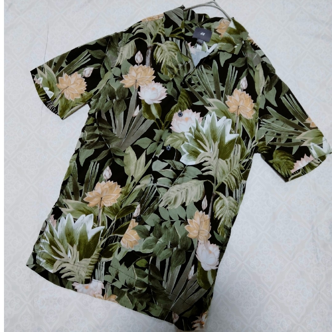 【H＆Ｍ】メンズ　アロハシャツ 花柄　連 ボタニカル　半袖シャツ　S メンズのトップス(Tシャツ/カットソー(半袖/袖なし))の商品写真