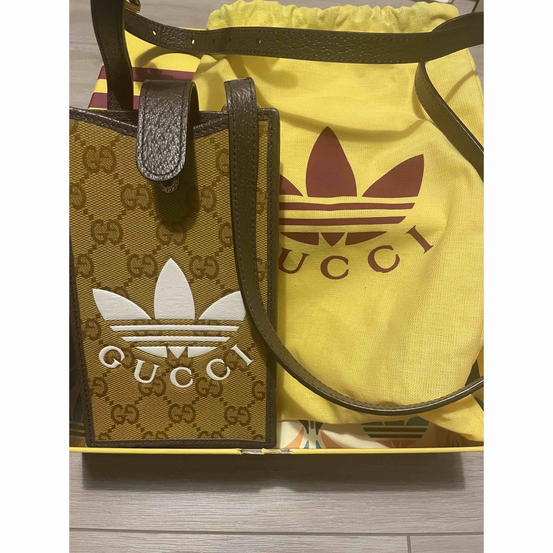 Gucci(グッチ)のアディグッチ　スマホショルダー レディースのバッグ(ショルダーバッグ)の商品写真