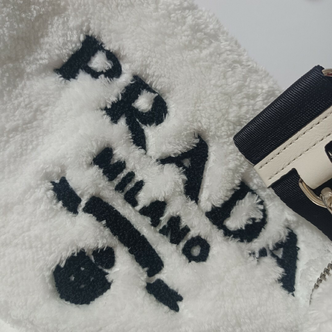 PRADA - 新品未使用タグ付き付属品 ショッパーカードあり PRADA PRADA - 新品未使用タグ付き付属品 ショッパーカードあり PRADA