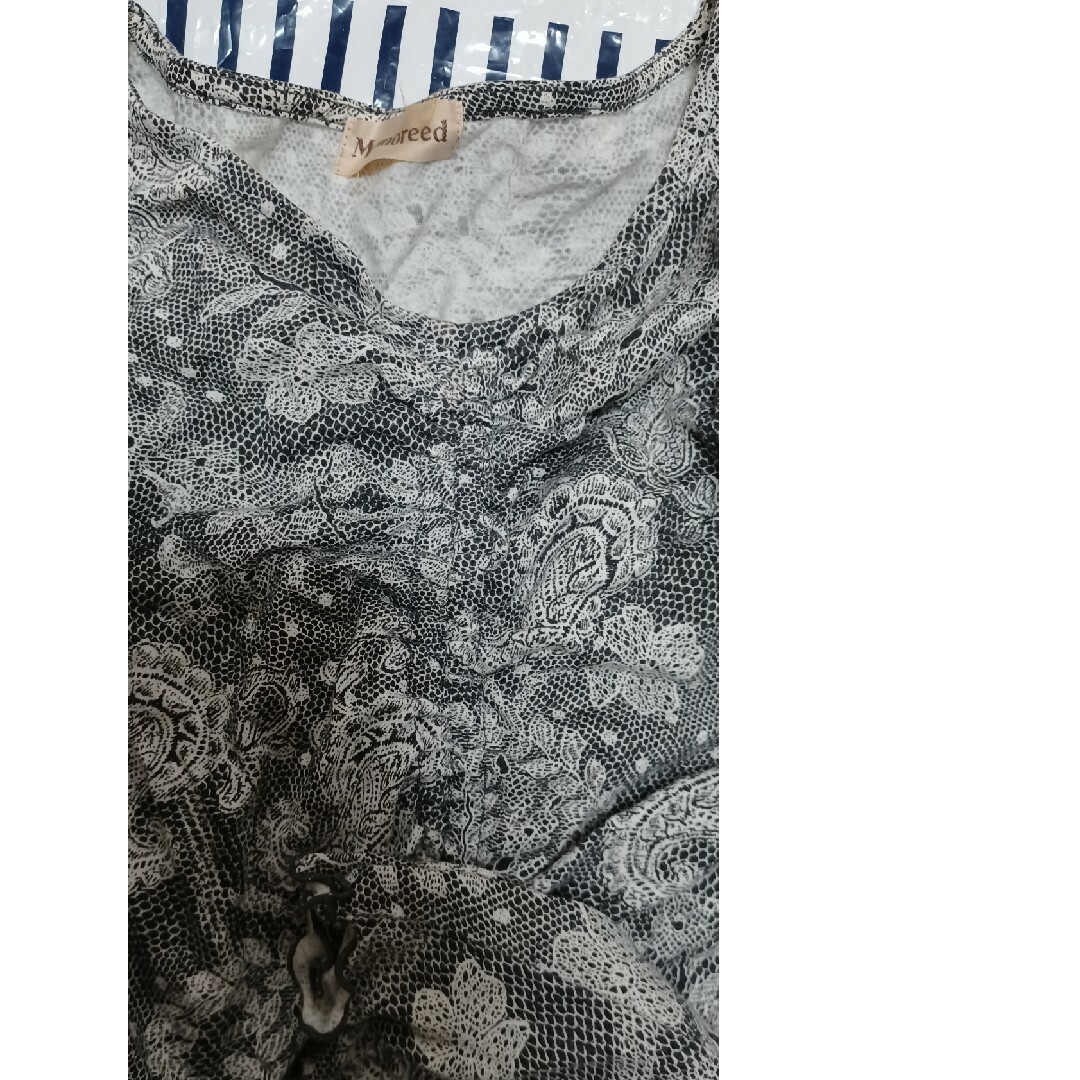 ペイズリー　黒　カットソー レディースのトップス(カットソー(半袖/袖なし))の商品写真