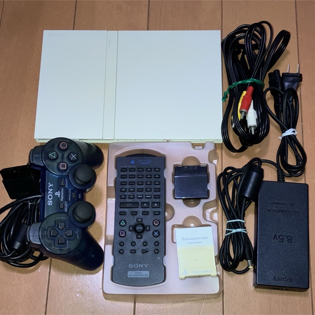PlayStation2(プレイステーション2)のPS2 薄型本体セット SCPH-70000ホワイト 動作良好 エンタメ/ホビーのゲームソフト/ゲーム機本体(家庭用ゲーム機本体)の商品写真