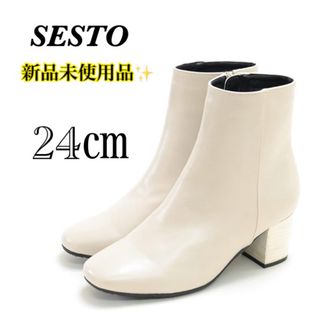 セスト(SESTO)のGWセール❣️新品！上品高見え✨ショートブーツ 白 24㎝ セスト レディース(ブーツ)