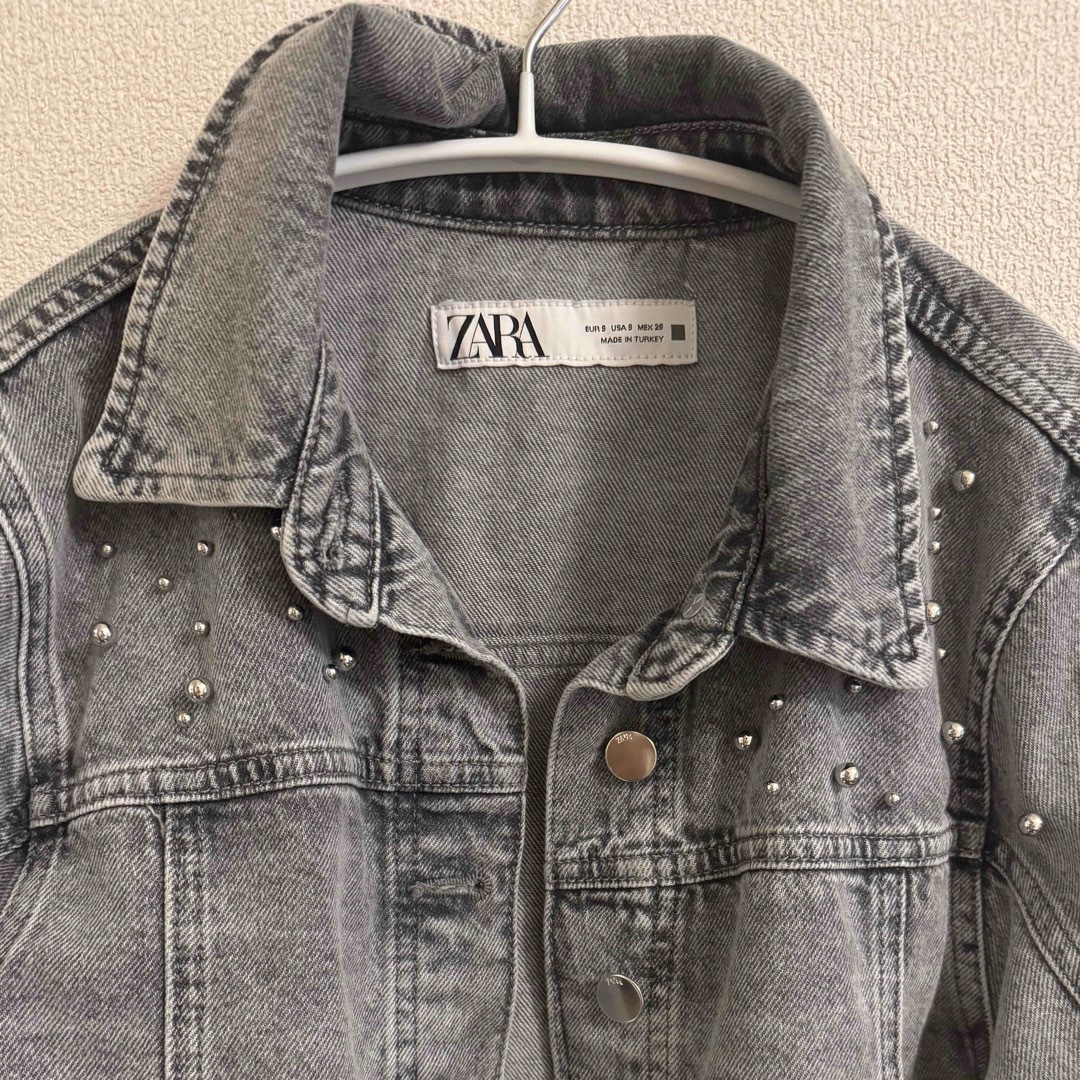 ZARA(ザラ)のZARA フェイクパールデニムジャケット レディースのジャケット/アウター(Gジャン/デニムジャケット)の商品写真