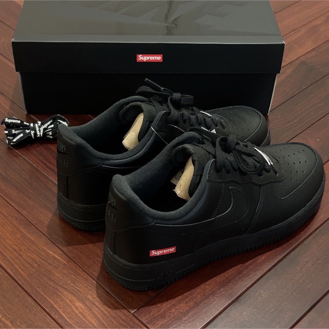 Supreme(シュプリーム)の26cm 黒 Supreme AIR FORCE 1 ブラック エアフォース1 メンズの靴/シューズ(スニーカー)の商品写真