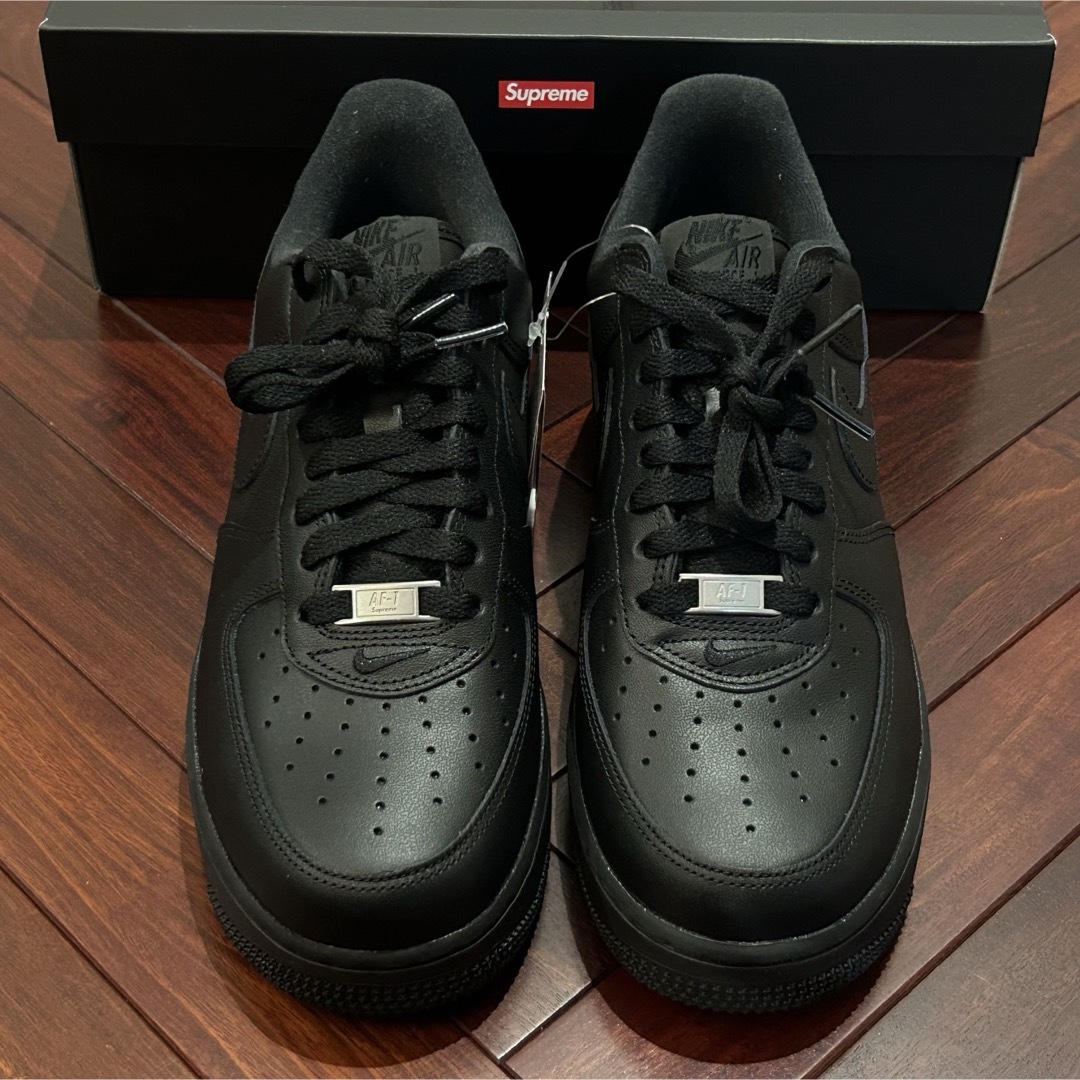 Supreme(シュプリーム)の26cm 黒 Supreme AIR FORCE 1 ブラック エアフォース1 メンズの靴/シューズ(スニーカー)の商品写真