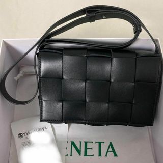 ボッテガヴェネタ(Bottega Veneta)の超美品 ボッテガヴェネタ イントレチャート カセット ブラック ラムスキン(ショルダーバッグ)