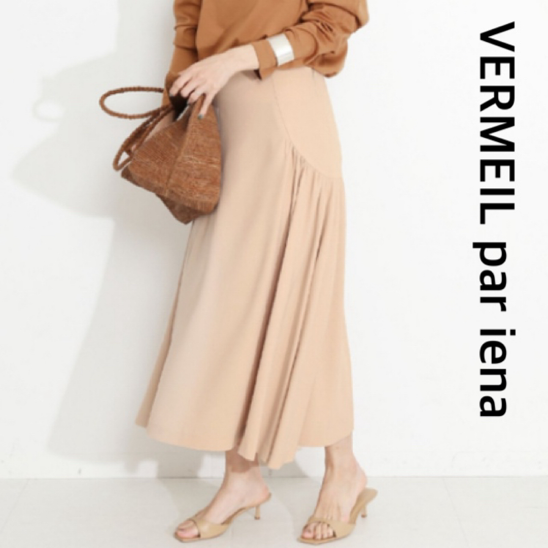 VERMEIL par iena(ヴェルメイユパーイエナ)のバックサテンスカート　ベージュ　36 レディースのスカート(ひざ丈スカート)の商品写真