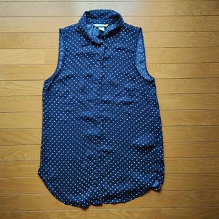 エイチアンドエム(H&M)の5○中古）H&M 水玉ノースリーブブラウス　ドット　紺×白　サイズ34(シャツ/ブラウス(半袖/袖なし))