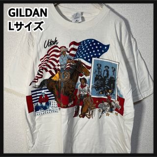 ギルタン(GILDAN)の【ギルダン】半袖Tシャツ　カウボーイ　アメリカ国旗　アニマル　馬　白T49(Tシャツ/カットソー(半袖/袖なし))