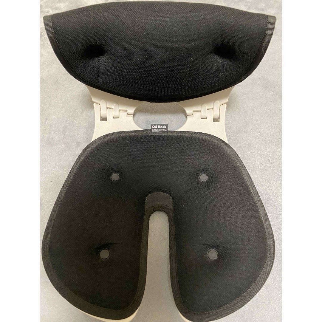 【美品】オリバックチェア ブラック 骨盤サポート椅子 姿勢 矯正 クッション インテリア/住まい/日用品の椅子/チェア(座椅子)の商品写真