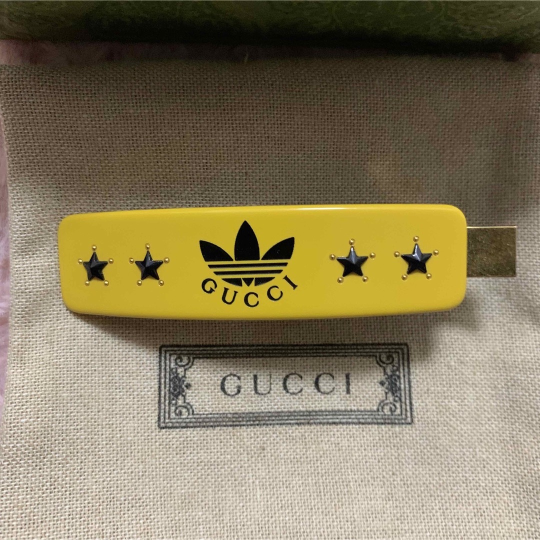 Gucci adidas コラボ ヘアクリップ ヘアアクセサリー イエロー Gucci adidas コラボ ヘアクリップ ヘアアクセサリー イエロー