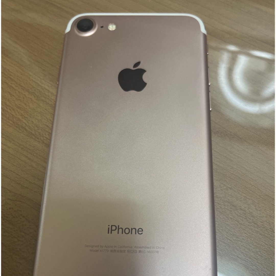 Apple(アップル)のiPhone7 128gb 美品　本体　ローズゴールド　SIMロックなし スマホ/家電/カメラのスマートフォン/携帯電話(スマートフォン本体)の商品写真