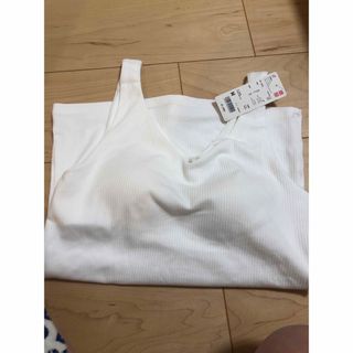 ユニクロ(UNIQLO)のユニクロ　ブラトップ  M 白(タンクトップ)