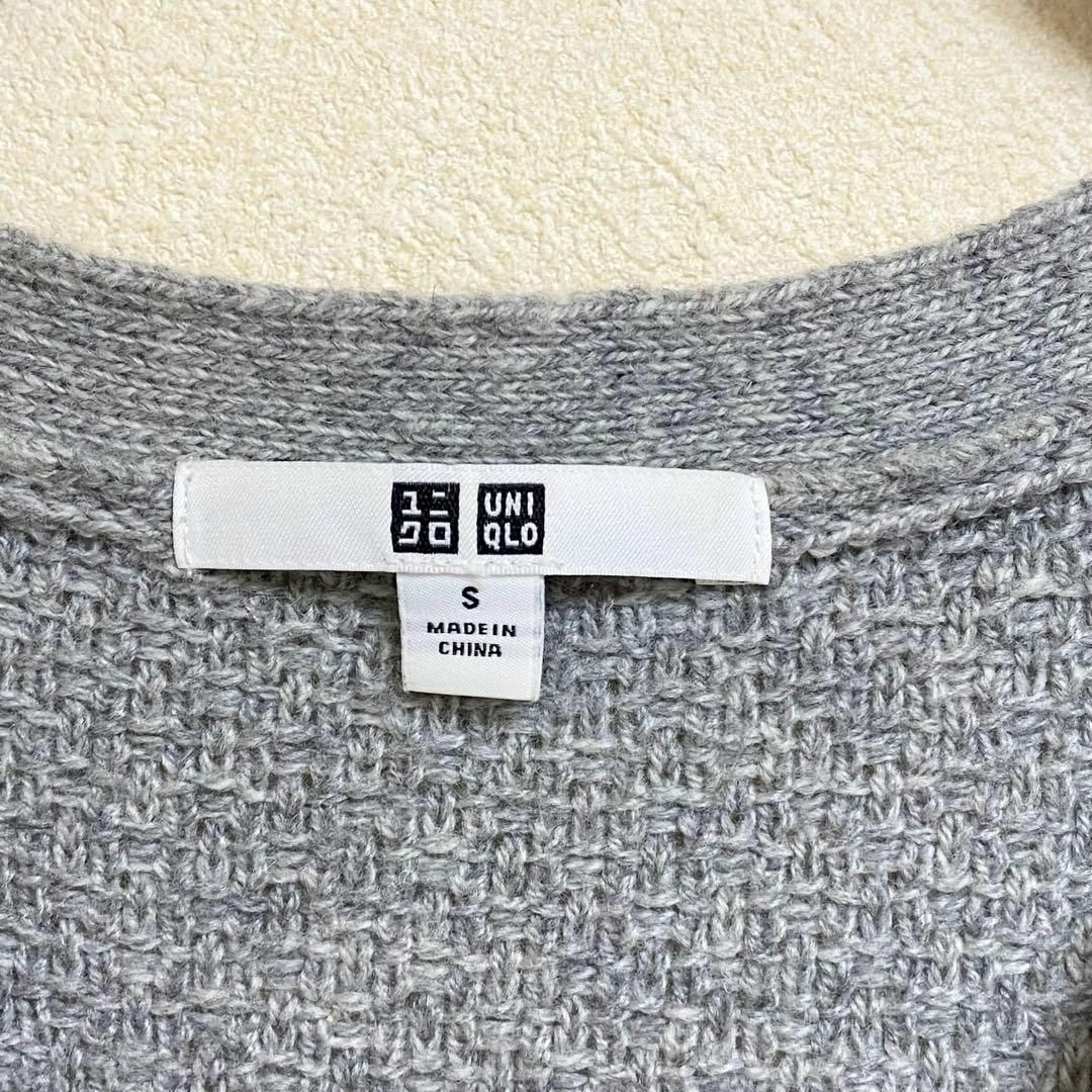 UNIQLO(ユニクロ)のUNIQLO ユニクロ　Vネック　ニットワンピース　グレー　S シンプル　春秋冬 レディースのワンピース(ひざ丈ワンピース)の商品写真