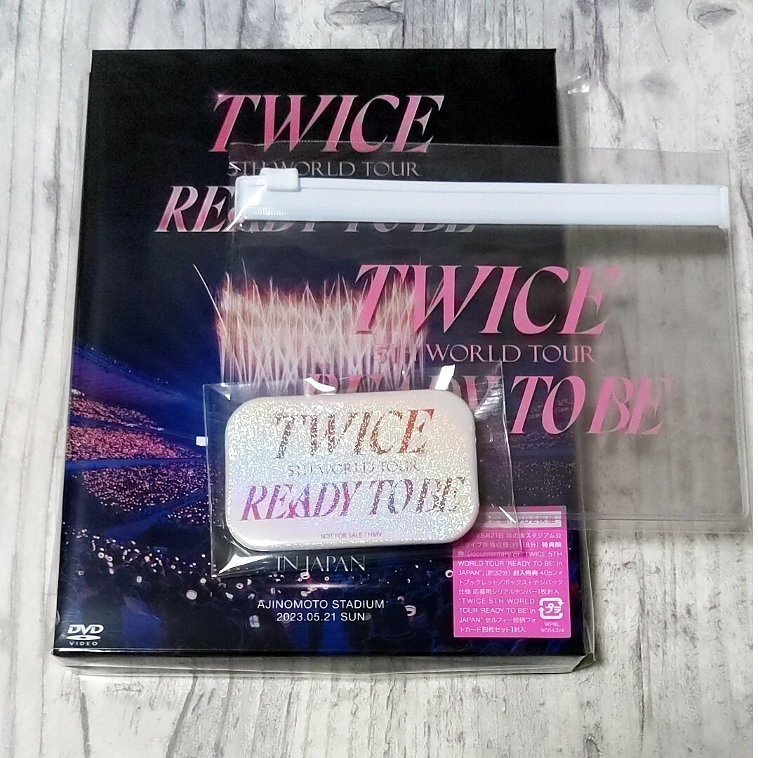 TWICE(トゥワイス)のTWICE READY TO BE LIVE ライブ DVD 特典付き エンタメ/ホビーのタレントグッズ(アイドルグッズ)の商品写真