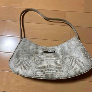 ゲス(GUESS)のguess ショルダーバッグ(ショルダーバッグ)