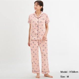 ジーユー(GU)のGU ミッキー サテンパジャマ 半袖(パジャマ)