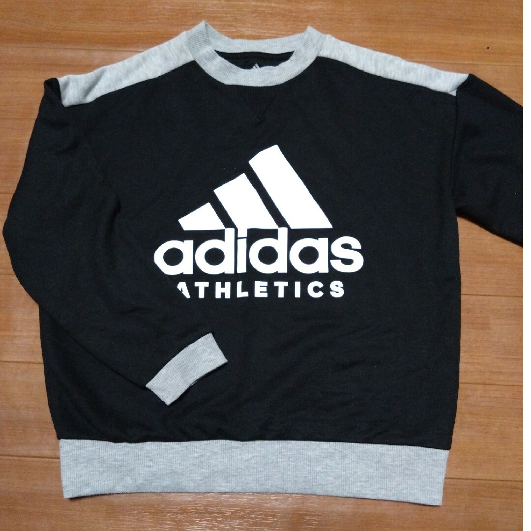 adidas(アディダス)のアディダス　トレーナー薄手150 キッズ/ベビー/マタニティのキッズ服男の子用(90cm~)(Tシャツ/カットソー)の商品写真