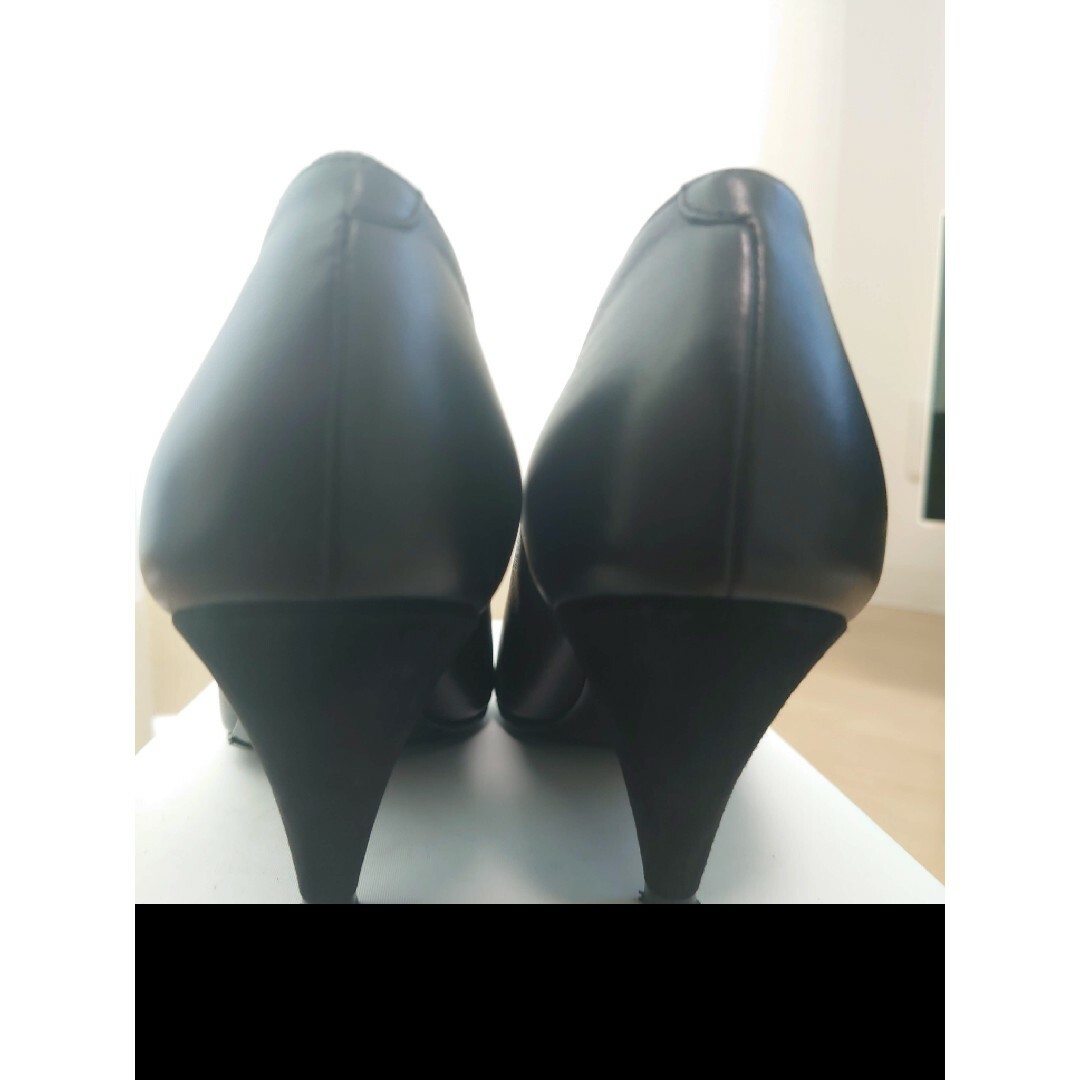 celine(セリーヌ)のセリーヌ Vカットパンプス ブラック 黒 フィービーファイロ レディースの靴/シューズ(ハイヒール/パンプス)の商品写真