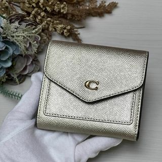 コーチ(COACH)のCOACH コーチ ゴールド レザー コンパクトウォレット 3つ折り財布(財布)