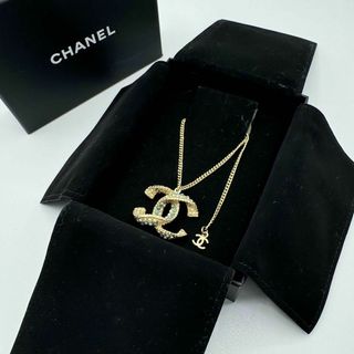 シャネル(CHANEL)の【箱付き】CHANEL ココマークネックレス　ストーン　ゴールド(ネックレス)