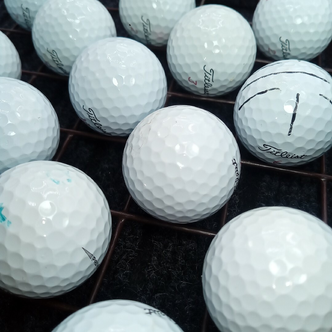 Titleist(タイトリスト)のタイトリスト PROV1x(18球 S~AB)ロストボール スポーツ/アウトドアのゴルフ(その他)の商品写真