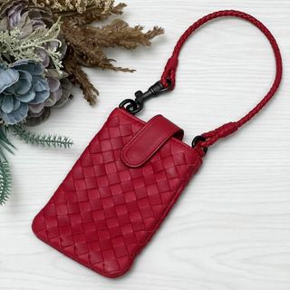 BOTTEGA VENETA(ショルダーバッグ ・ レッド/赤色系)のフリマ BOTTEGA VENETA(ショルダーバッグ ・ レッド/赤色系)のフリマ