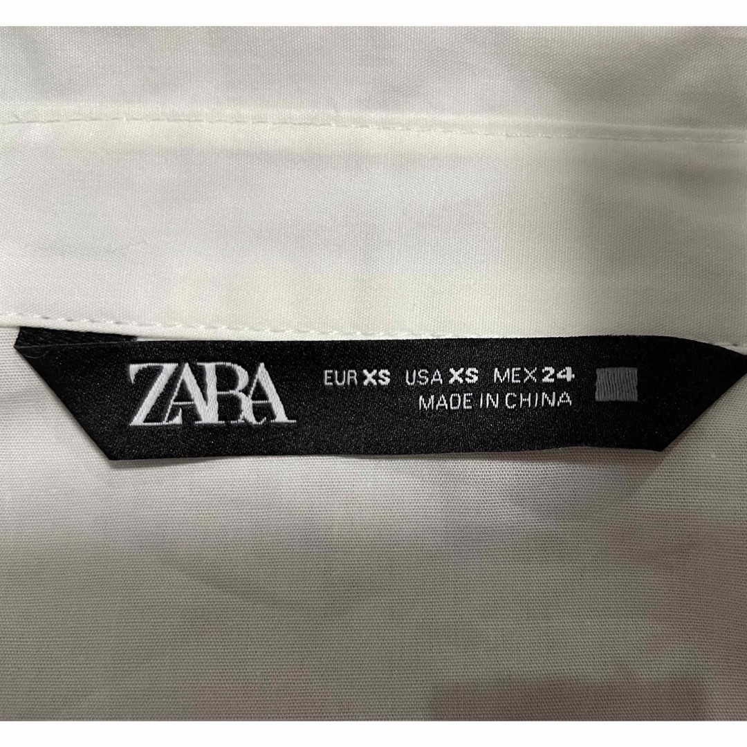 ZARA  半袖　シャツ　プリーツ　ザラ  プリーツスリーブポプリンシャツ　白 レディースのトップス(シャツ/ブラウス(半袖/袖なし))の商品写真