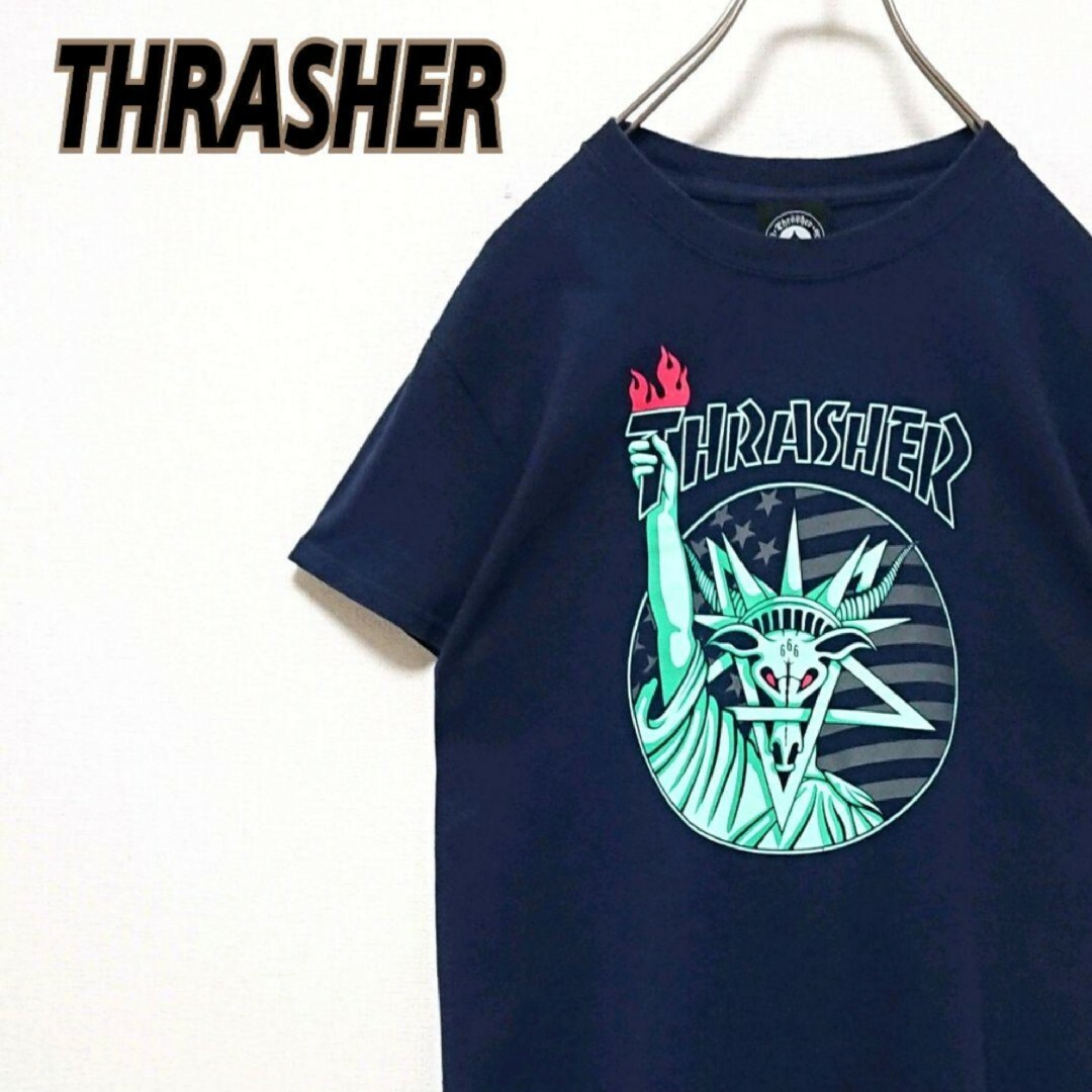 THRASHER(スラッシャー)のスラッシャー フロント 自由の女神 プリント ロゴ ネイビー 半袖 Tシャツ メンズのトップス(Tシャツ/カットソー(半袖/袖なし))の商品写真