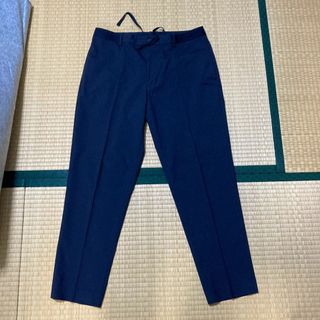 ユニクロ(UNIQLO)のユニクロ　EZYアンクルパンツ（ウールライク・丈標準）Ｌサイズ　ネイビー(ポロシャツ)