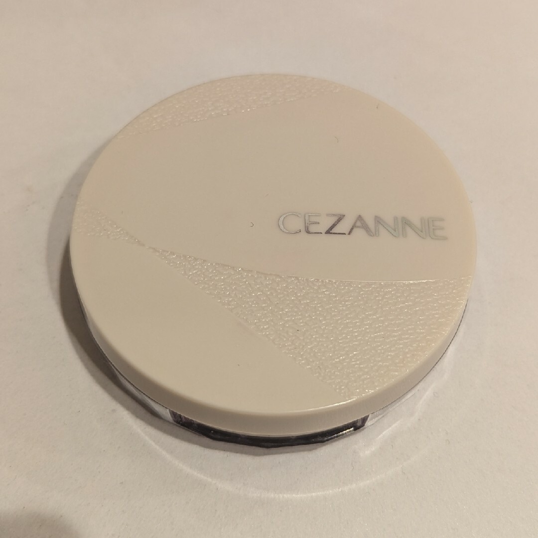 CEZANNE（セザンヌ化粧品）(セザンヌケショウヒン)のセザンヌ 毛穴レスパウダー コスメ/美容のベースメイク/化粧品(フェイスパウダー)の商品写真