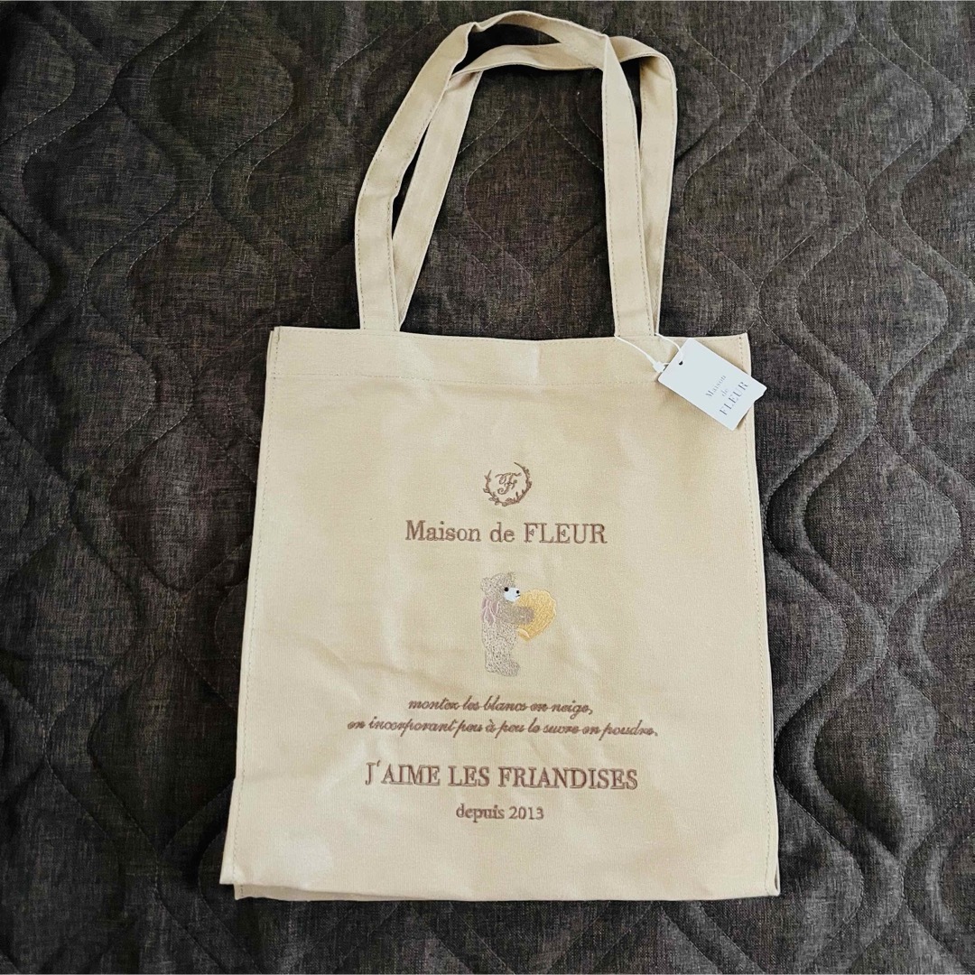 Maison de FLEUR(メゾンドフルール)のメゾンドフルール　ベア刺繍トートバッグ　テディベア　A4サイズ　完売品　大人気 レディースのバッグ(トートバッグ)の商品写真