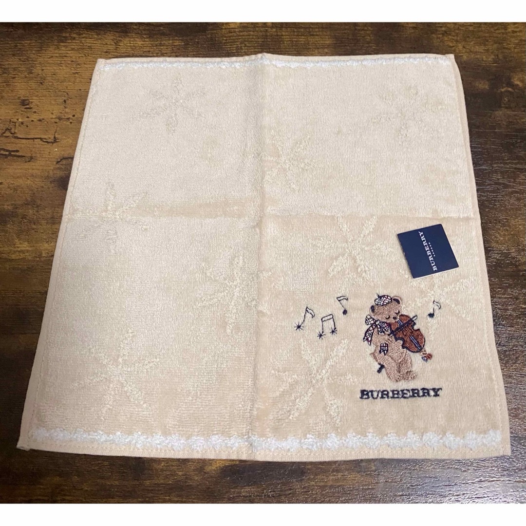 BURBERRY(バーバリー)の新品☆BURBERRY☆タオルハンカチ　刺繍　テディベア　雪の結晶　ノバチェック レディースのファッション小物(ハンカチ)の商品写真