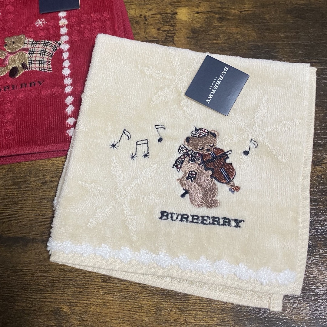 BURBERRY(バーバリー)の新品☆BURBERRY☆タオルハンカチ　刺繍　テディベア　雪の結晶　ノバチェック レディースのファッション小物(ハンカチ)の商品写真