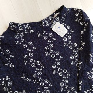 ブルーブルーエ(Bleu Bleuet)の新品・タグ付き Bleu Bleuet 刺繍 カットソー(シャツ/ブラウス(長袖/七分))