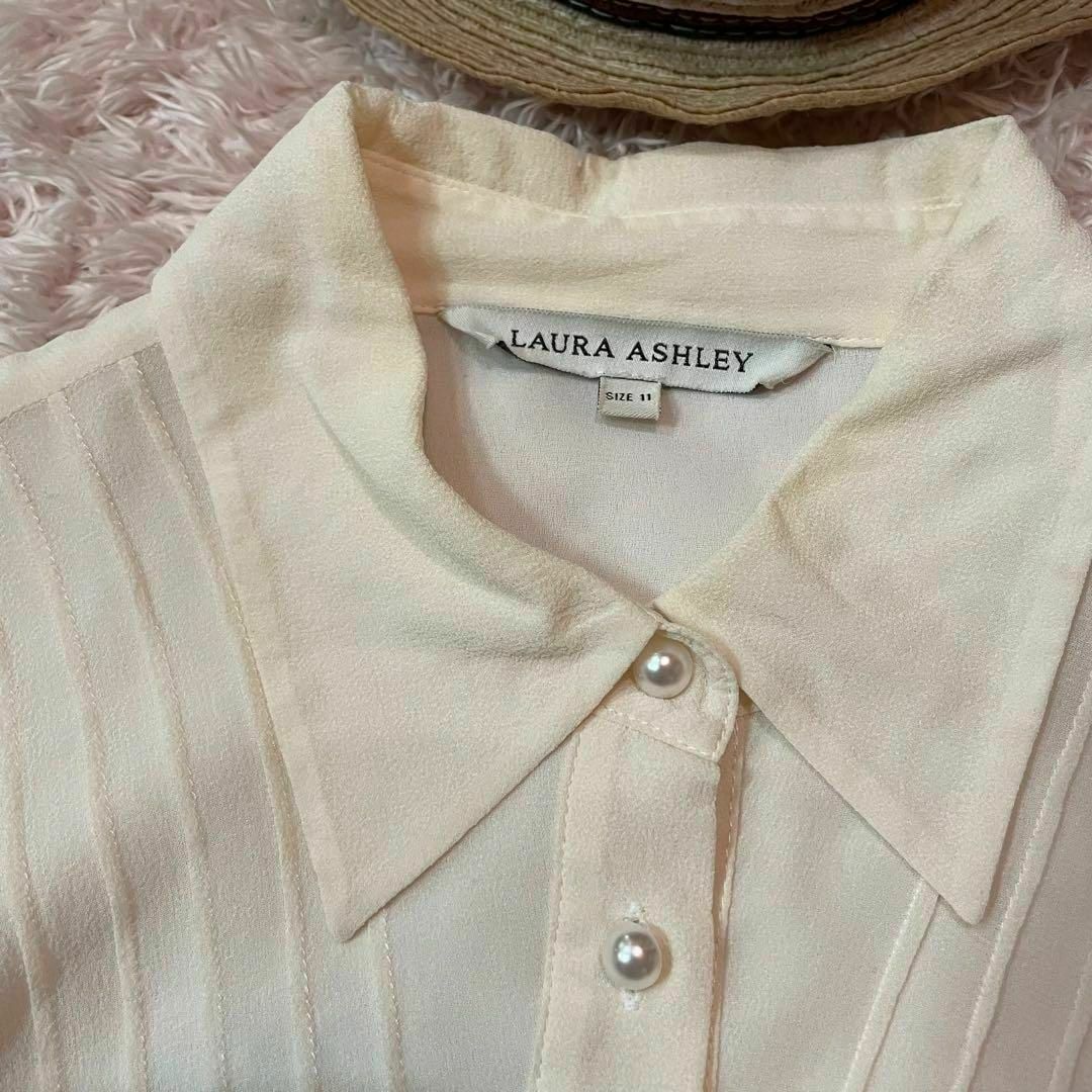 LAURA ASHLEY(ローラアシュレイ)のローラアシュレイ　フリル付き長袖ブラウス　シルク　レディースL レディースのトップス(シャツ/ブラウス(長袖/七分))の商品写真