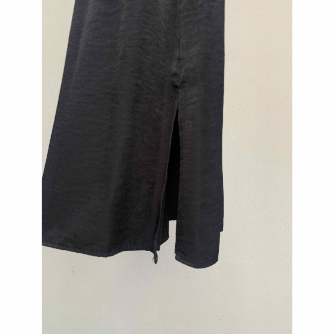 UNIQLO(ユニクロ)の【新品】UNIQLO ユニクロ シャイニーギャザーロングスカート ブラック レディースのスカート(ロングスカート)の商品写真