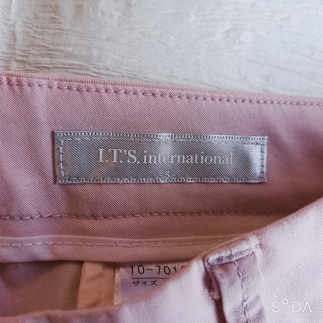 I.T.'S.international(イッツインターナショナル)のI.T.'S. international(Ladies)　テーパードパンツ　S レディースのパンツ(クロップドパンツ)の商品写真