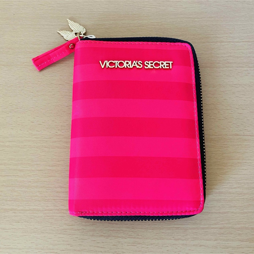 Victoria's Secret(ヴィクトリアズシークレット)のVictoria's secretメイクブラシ ミラー付きケース ブラシ2本 レディースのファッション小物(ミラー)の商品写真