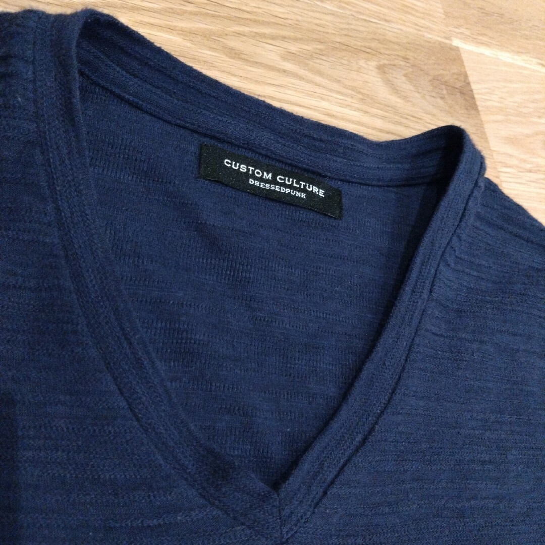 CUSTOM CULTURE(カスタムカルチャー)のカスタムカルチャー　メンズ半袖カットソー　紺　Lサイズ　Vネック メンズのトップス(Tシャツ/カットソー(半袖/袖なし))の商品写真