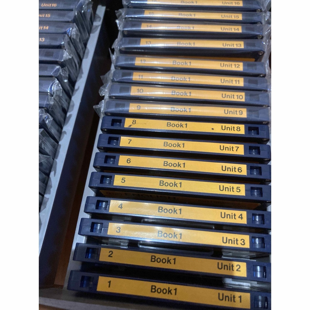 英語　カセットテープセット　収納棚付き エンタメ/ホビーのCD(その他)の商品写真