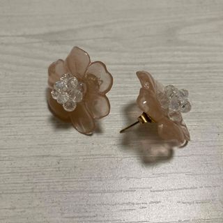 薄ピンク　お花のピアス(ピアス)