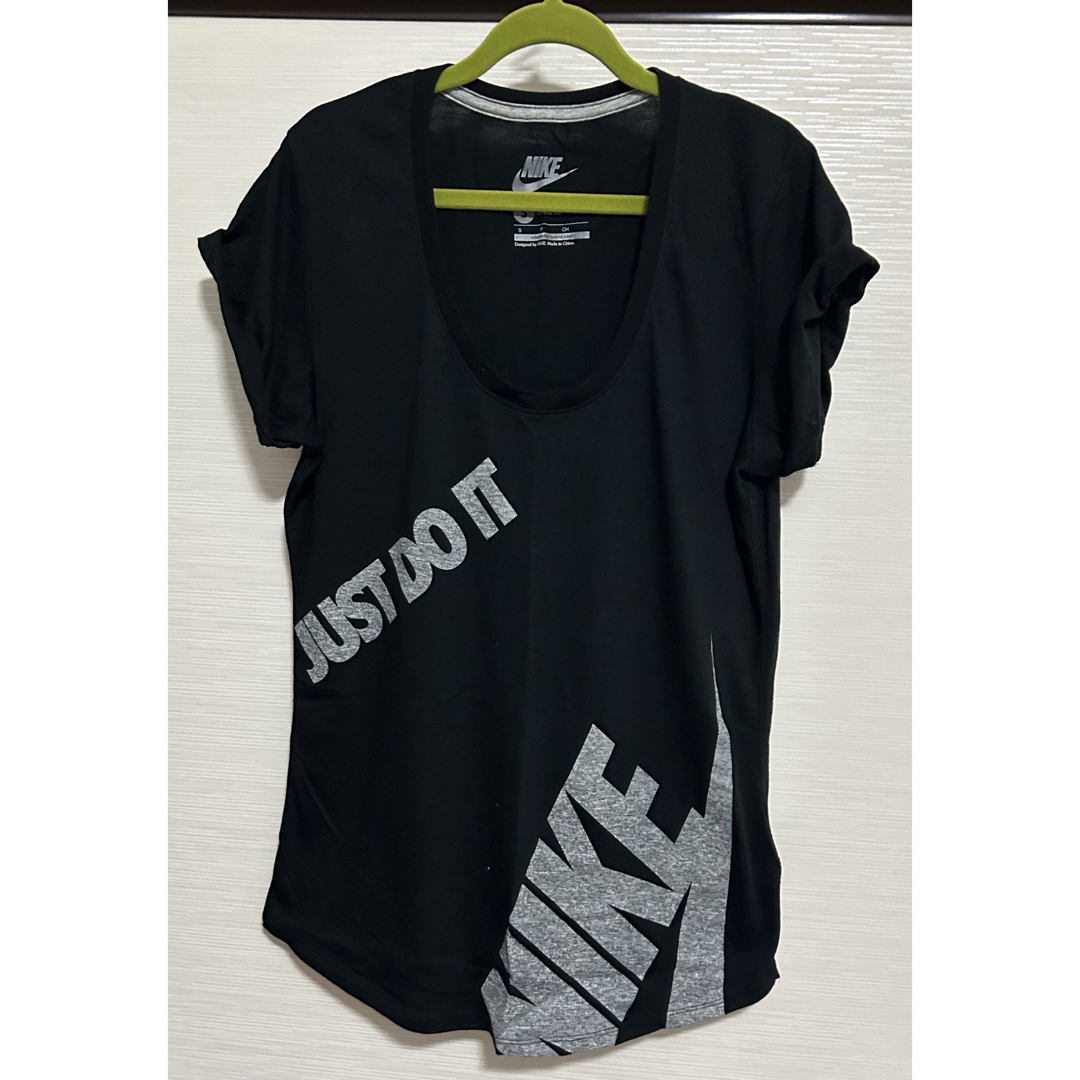 NIKE(ナイキ)のNIKE  LOOSE FIT  レディース　Sサイズ レディースのトップス(Tシャツ(半袖/袖なし))の商品写真