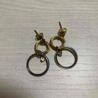 ゴールドとブルーのリングデザインピアス(ピアス)