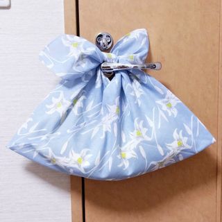 あずま袋〈白ゆり　薄青〉　エコバッグ、バッグインバッグ　ハンドメイド(エコバッグ)