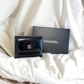 シャネル(CHANEL)のCHANEL シャネル ココマーク エナメル 折り財布 ブラック(財布)