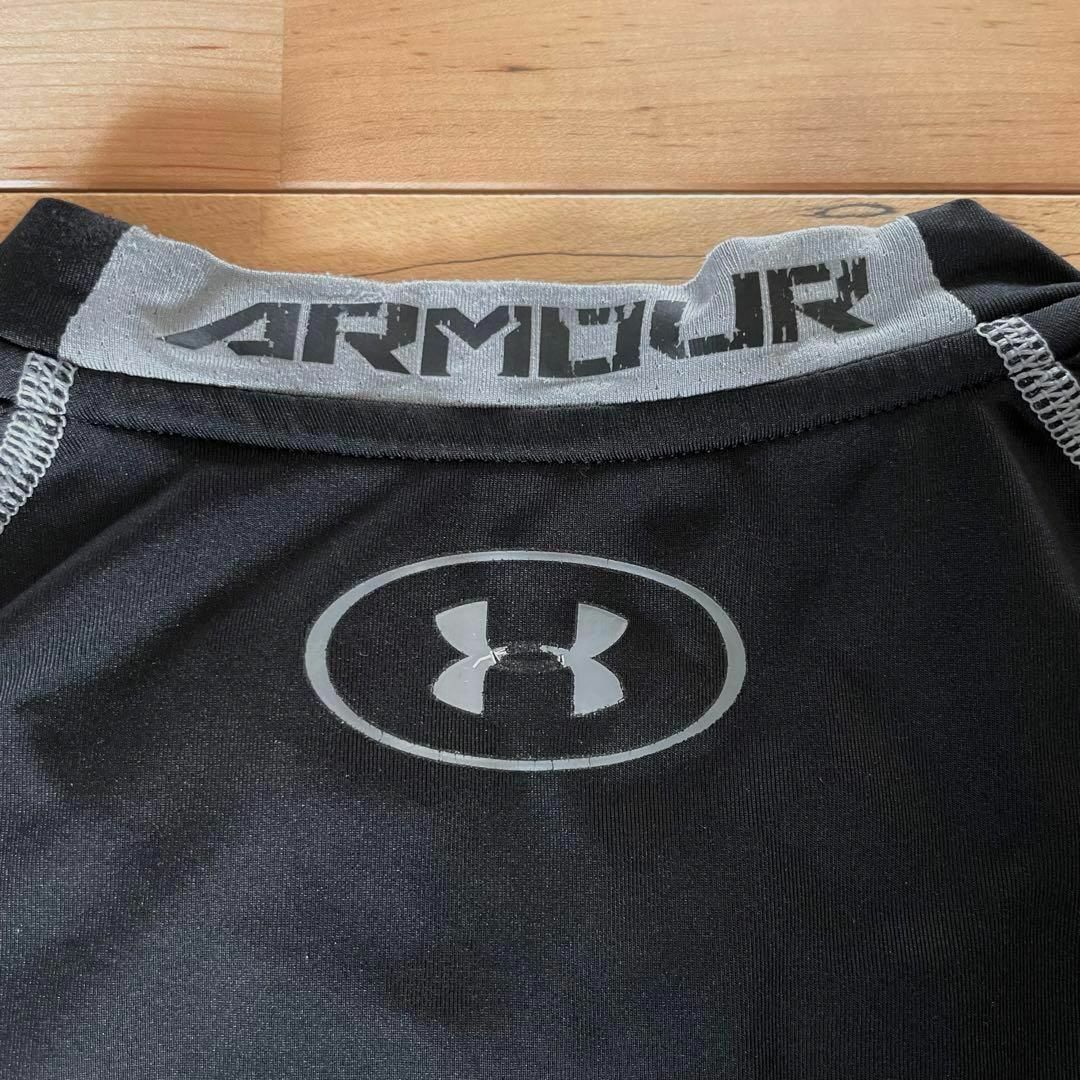 UNDER ARMOUR(アンダーアーマー)の★UNDER ARMOUR アンダーアーマーヒートギア長袖インナーシャツMサイズ メンズのトップス(その他)の商品写真